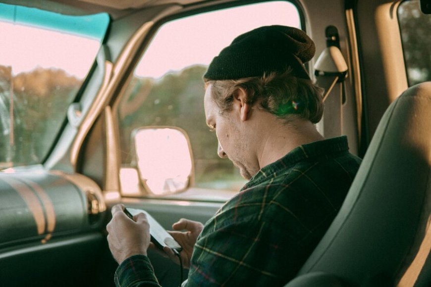 Si te mareas usando el móvil en el coche, bus o tren, Android 17 prepara una de las funciones más útiles de iOS
